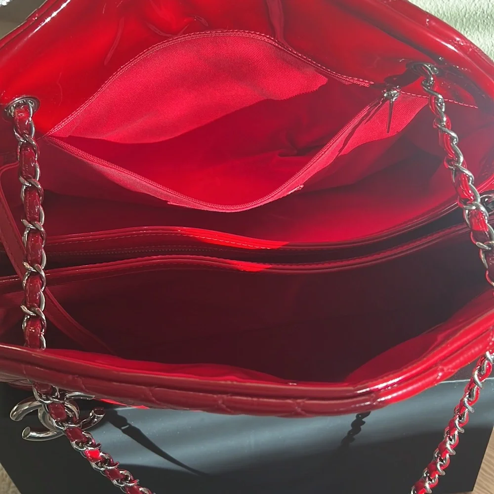 Chanel Red Patent Leather Shoulder Bag – 2010/2011 Karl Lagerfeld Collection